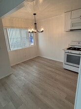 216 40th St, Unit Lower in Manhattan Beach, CA - Building Photo - Building Photo