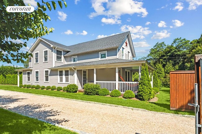 148 Montauk Hwy in Westhampton, NY - Building Photo - Building Photo