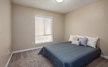 River's Edge Apartments in Carmichael, CA - Foto de edificio - Building Photo