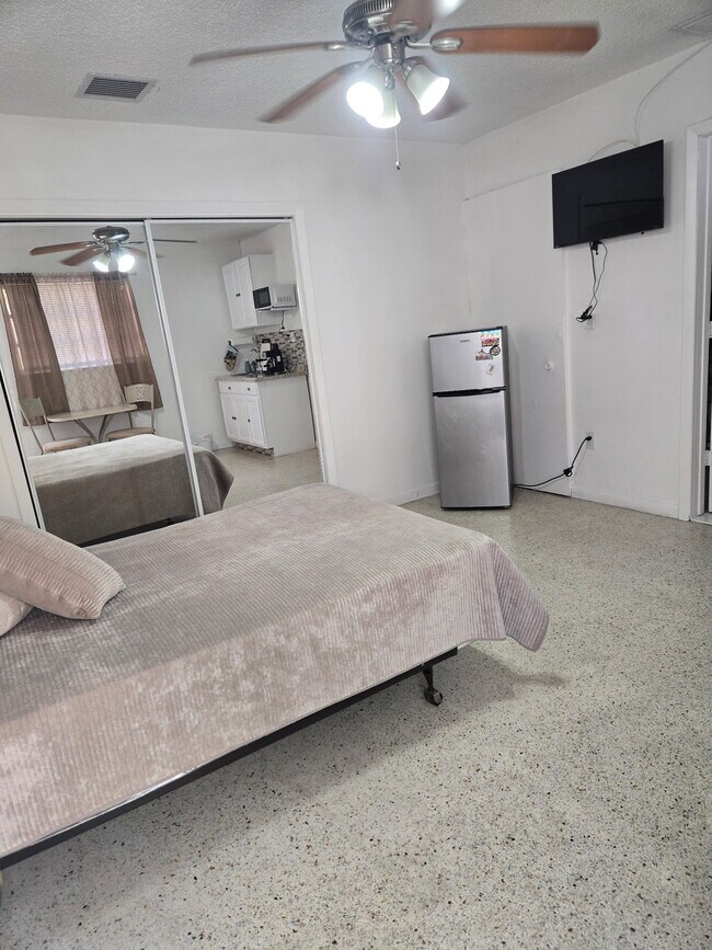 3165 W 2nd Ave, Unit 1 in Hialeah, FL - Building Photo - Building Photo