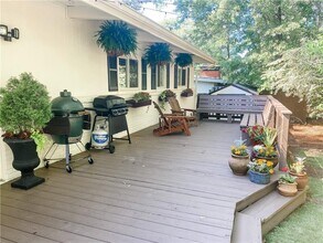 2841 Cravenridge Dr NE in Atlanta, GA - Building Photo - Building Photo