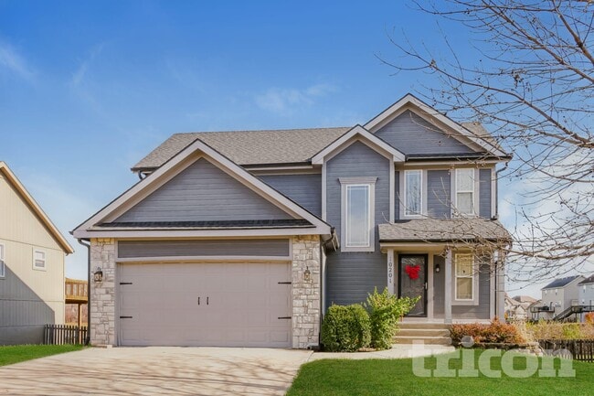 property at 10201 N Lewis Ave