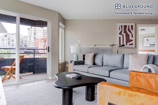 2400 Elliott Ave in Seattle, WA - Building Photo