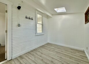 112 Wells Ave S in Renton, WA - Building Photo - Building Photo