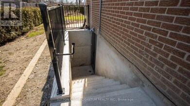 7606 Rockhill Rd in Mississauga, ON - Building Photo - Building Photo