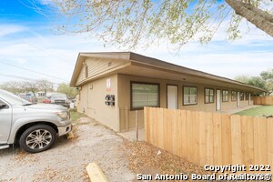 522 Altitude Dr in San Antonio, TX - Building Photo
