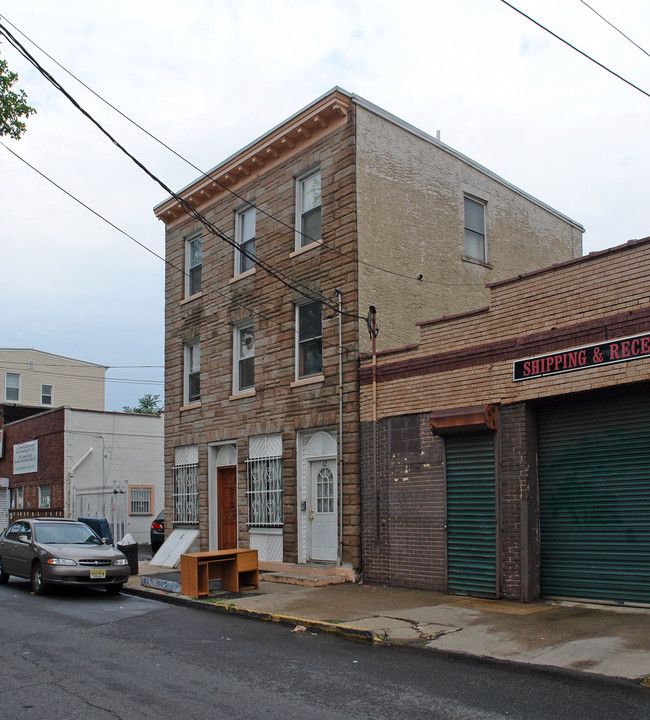 62 Elm St in Newark, NJ - Building Photo - Building Photo