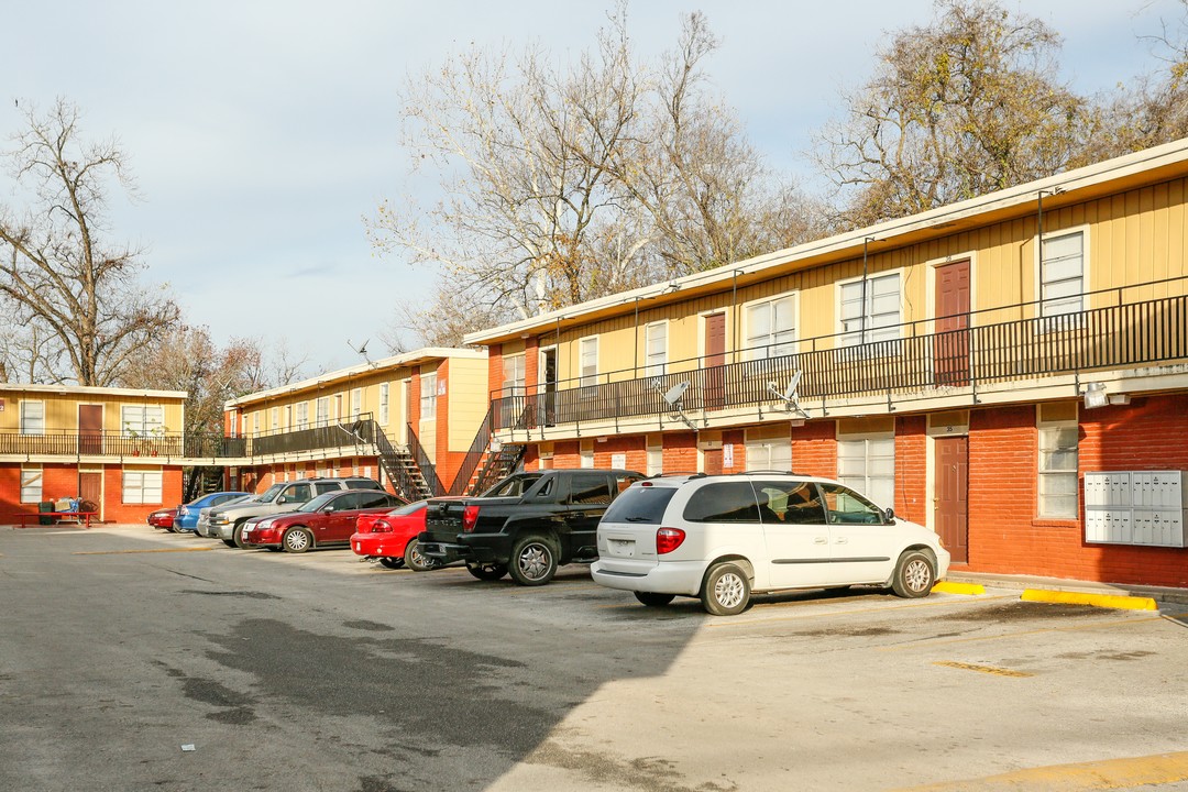 The Legacy Apartments in Houston, TX - Building Photo