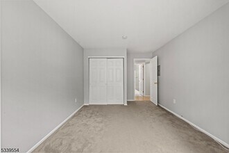 2066 Drake Ct-Unit -1 in Mahwah, NJ - Building Photo - Building Photo