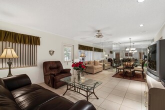 417 Pine Glen Ln, Unit D-2 in Greenacres, FL - Building Photo - Building Photo