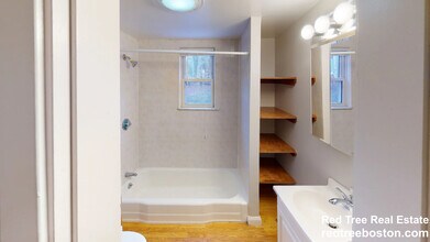 428 Franklin St, Unit 1L in Cambridge, MA - Building Photo - Building Photo