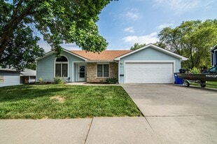 2102 Sunflower Ct in Junction City, KS - Building Photo