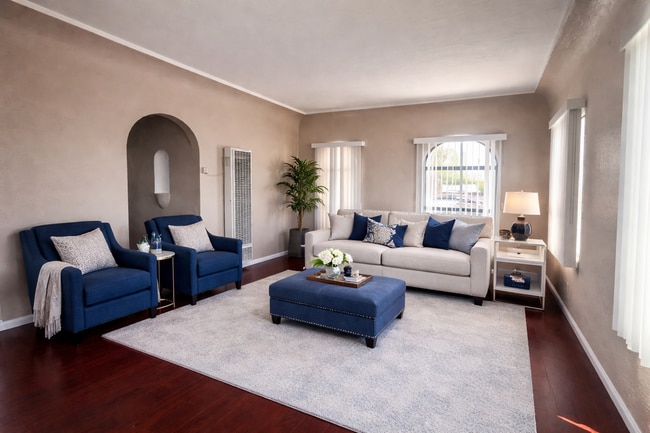 property at 211 W 21st St