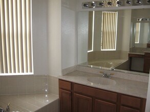 2844 Sweetspire Cir in Kissimmee, FL - Building Photo - Building Photo