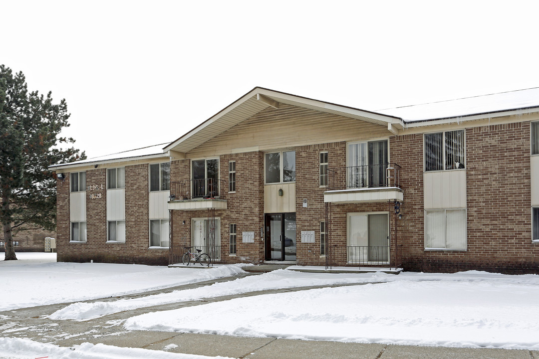 Roma Valley Apartments in Shelby Township, MI - Building Photo