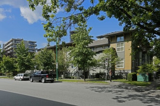 Patterson Park in Burnaby, BC - Building Photo - Building Photo