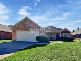 2500 Kariba Ln in Denton, TX - Building Photo