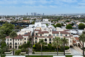 Villa Hamilton Park in Beverly Hills, CA - Building Photo - Building Photo