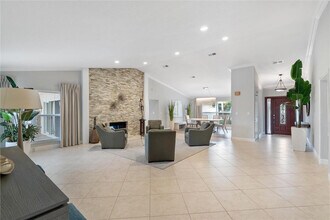 2445 Lakes Dr in Deerfield Beach, FL - Building Photo - Building Photo