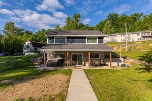 70 Water Oak Ln in Sunrise Beach, MO - Building Photo