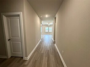 12324 Ridge Top Dr in Panorama Village, TX - Foto de edificio - Building Photo