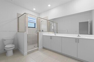 15983 SW 2nd Dr in Pembroke Pines, FL - Foto de edificio - Building Photo