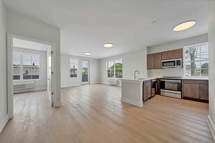 Central Parker Crossing in Clifton, NJ - Building Photo