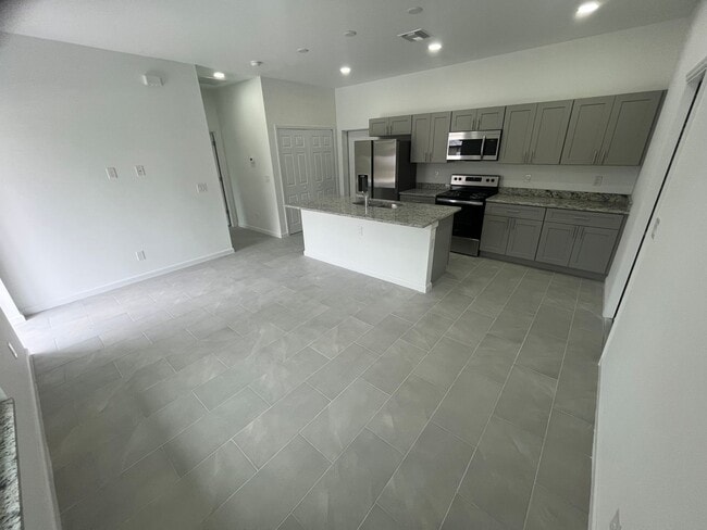 2803 51st St W in Lehigh Acres, FL - Building Photo - Building Photo