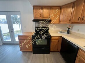 3137 Long Meadow Dr in Dover, PA - Building Photo - Building Photo