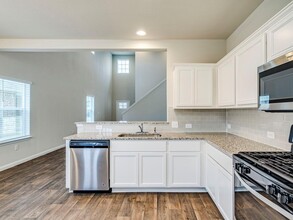 14102 Macquarie Dr in Pflugerville, TX - Foto de edificio - Building Photo