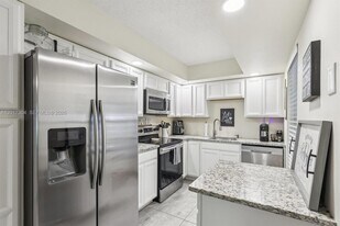301 Olivewood Pl in Boca Raton, FL - Building Photo