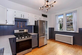 1312 W Argyle St-Unit -1 in Chicago, IL - Building Photo - Building Photo