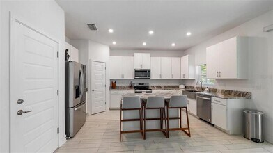 2587 Temple St in Sarasota, FL - Building Photo - Building Photo