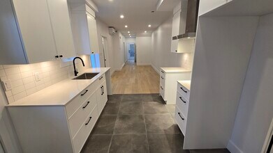 2033 De Chambly Rue in Montréal, QC - Building Photo - Building Photo