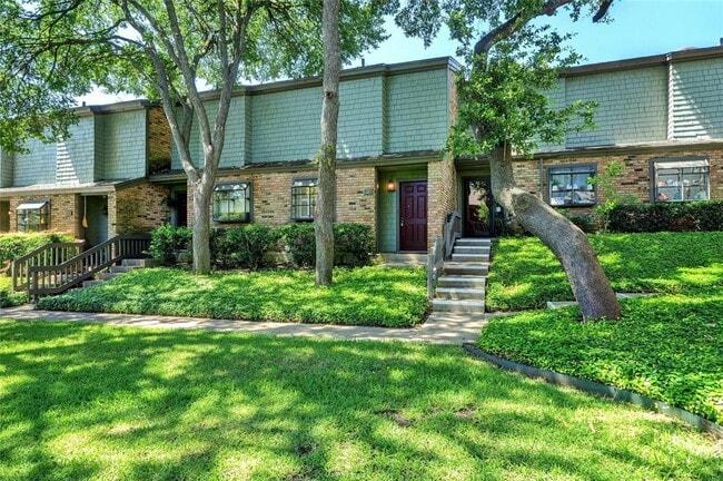 7122 Wood Hollow Dr in Austin, TX - Building Photo - Building Photo