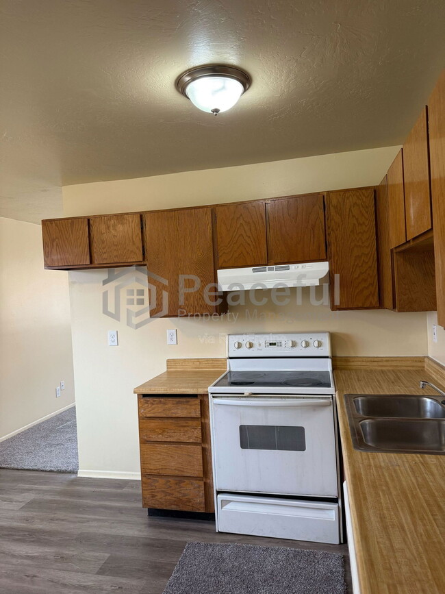 4693 S Arlington Park Dr in West Valley City, UT - Foto de edificio - Building Photo