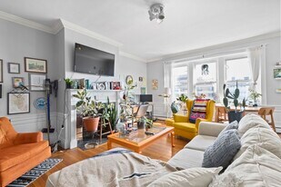 1661 Commonwealth Ave, Unit 8 in Boston, MA - Building Photo