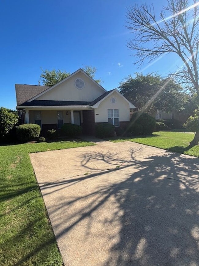 2536 Alpine St in Tupelo, MS - Building Photo - Building Photo