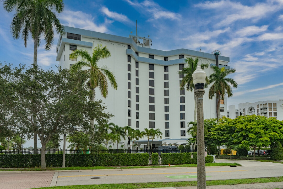 Portofino South Condominiums in West Palm Beach, FL - Foto de edificio