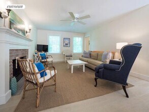 19 Lafayette Pl in East Hampton, NY - Building Photo - Building Photo