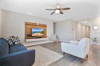 527 Amadoras Wy in St. Cloud, FL - Building Photo - Building Photo