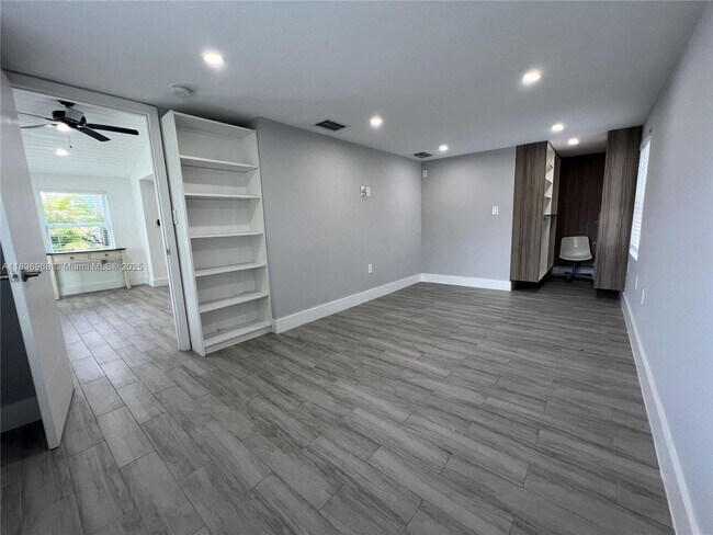 2418 Taft St in Hollywood, FL - Building Photo - Building Photo
