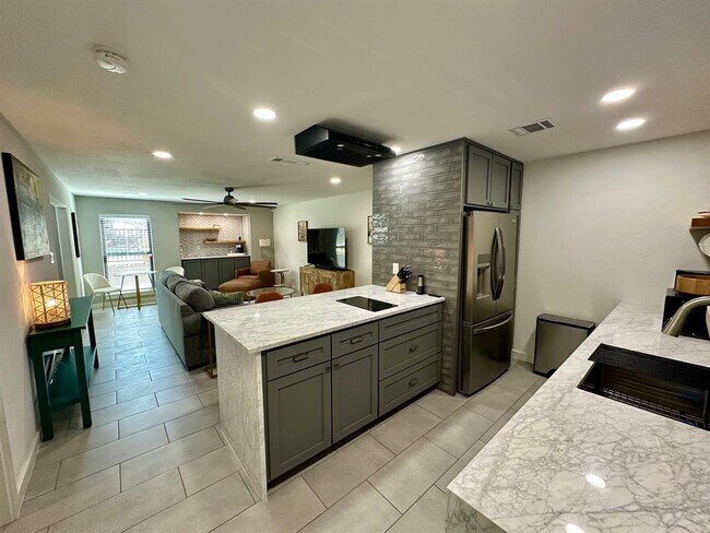 property at 1510 W N Loop Blvd