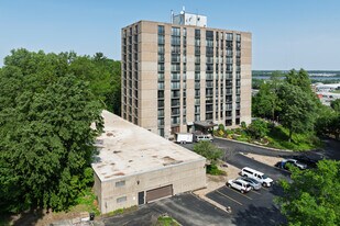 Summit Ridge Condominiums in East Moline, IL - Building Photo