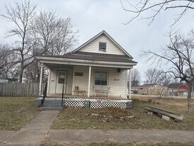 422 N 1st St in Iola, KS - Building Photo