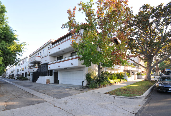 3291 Sawtelle Blvd in Los Angeles, CA - Building Photo - Building Photo