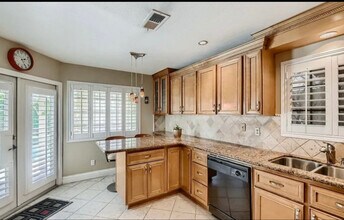 7041 Encore Way in Las Vegas, NV - Foto de edificio - Building Photo