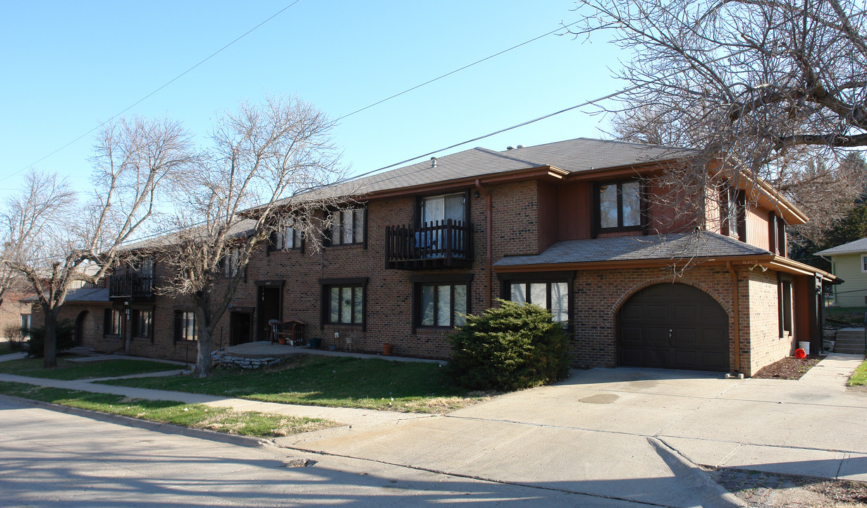 Madison Court Apartments in Omaha, NE - Building Photo