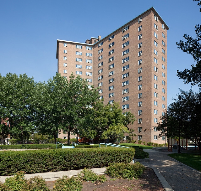 Lake Park Place in Chicago, IL - Building Photo