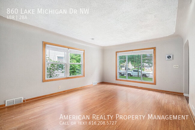 860 Lake Michigan Dr NW in Grand Rapids, MI - Building Photo - Building Photo